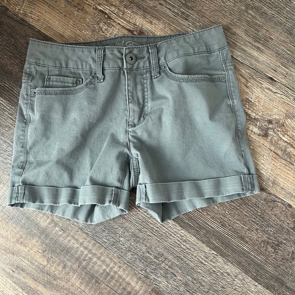 Faded Glory Olive Green Twill‎ Shorts Cuffed Casual Everyday Size 4 - Picture 1 of 4